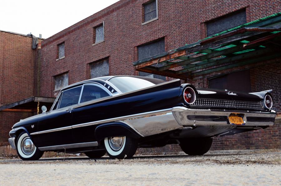  Ford Galaxie Starliner 1961 года  (фото 2 из 5)